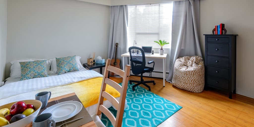 renting a room to students